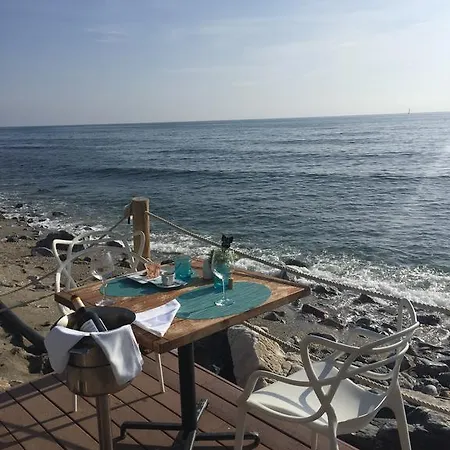 Valdecantos Beachfront Apartments